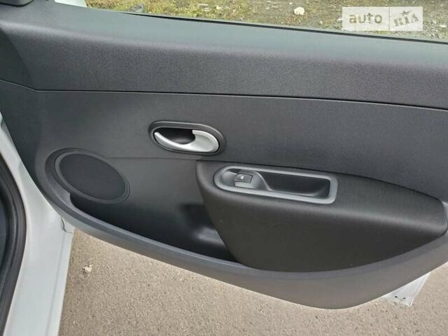 Белый Рено Клио, объемом двигателя 1.46 л и пробегом 148 тыс. км за 6500 $, фото 13 на Automoto.ua