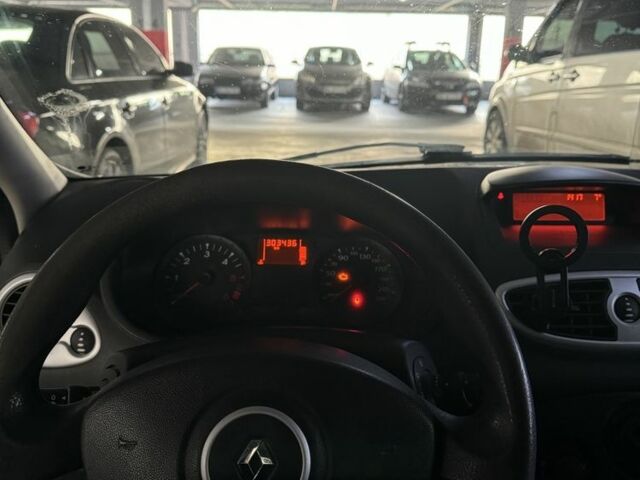 Белый Рено Клио, объемом двигателя 1.5 л и пробегом 306 тыс. км за 4200 $, фото 5 на Automoto.ua