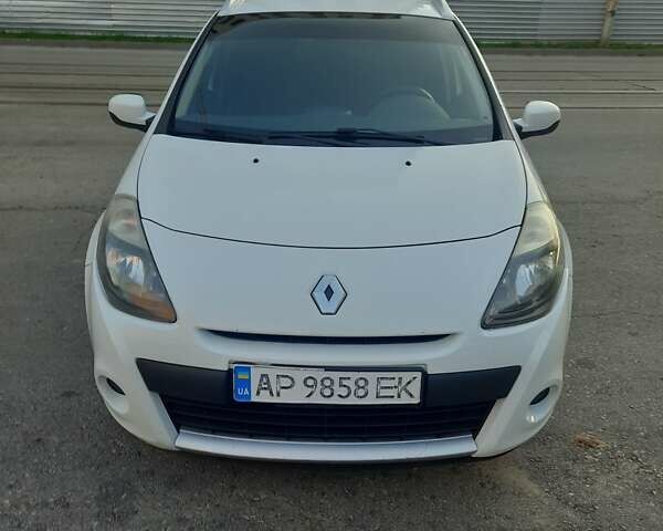 Белый Рено Клио, объемом двигателя 1.5 л и пробегом 299 тыс. км за 4800 $, фото 10 на Automoto.ua