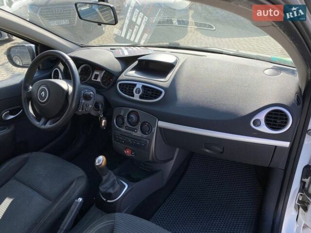 Білий Рено Кліо, об'ємом двигуна 1.46 л та пробігом 236 тис. км за 5300 $, фото 8 на Automoto.ua