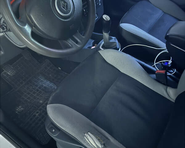 Білий Рено Кліо, об'ємом двигуна 1.5 л та пробігом 304 тис. км за 4299 $, фото 6 на Automoto.ua