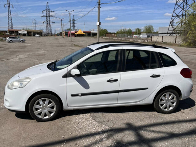 Белый Рено Клио, объемом двигателя 1.2 л и пробегом 150 тыс. км за 6699 $, фото 2 на Automoto.ua