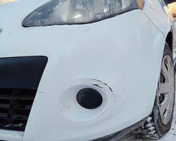 Білий Рено Кліо, об'ємом двигуна 1.46 л та пробігом 205 тис. км за 5800 $, фото 6 на Automoto.ua