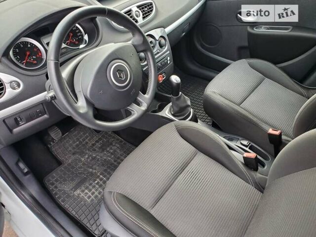 Белый Рено Клио, объемом двигателя 1.46 л и пробегом 148 тыс. км за 6500 $, фото 11 на Automoto.ua