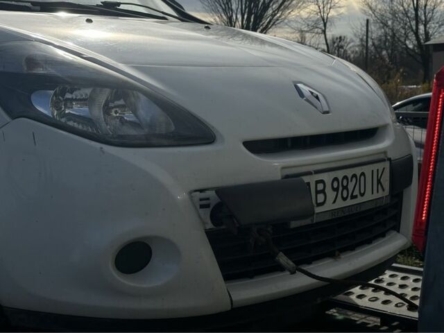 Белый Рено Клио, объемом двигателя 1.5 л и пробегом 180 тыс. км за 3650 $, фото 4 на Automoto.ua