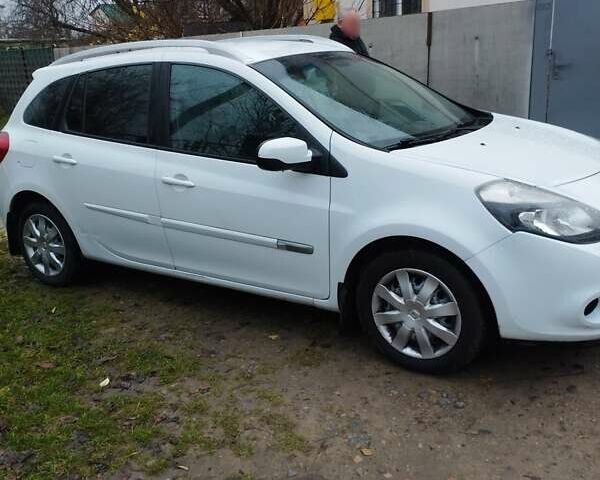 Білий Рено Кліо, об'ємом двигуна 1.5 л та пробігом 320 тис. км за 5500 $, фото 1 на Automoto.ua