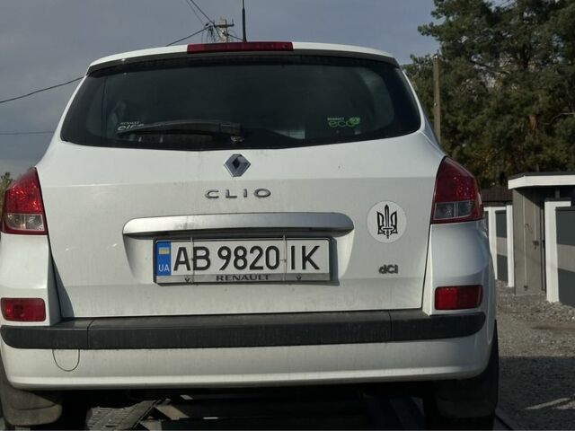 Белый Рено Клио, объемом двигателя 1.5 л и пробегом 180 тыс. км за 3650 $, фото 3 на Automoto.ua