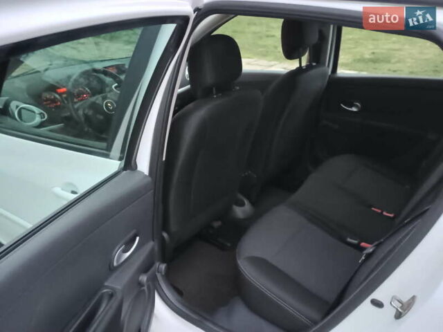 Белый Рено Клио, объемом двигателя 1.5 л и пробегом 111 тыс. км за 6999 $, фото 17 на Automoto.ua