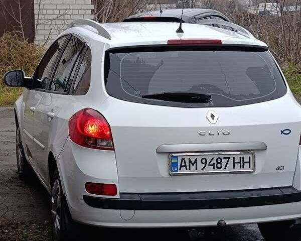 Білий Рено Кліо, об'ємом двигуна 1.5 л та пробігом 245 тис. км за 6200 $, фото 1 на Automoto.ua