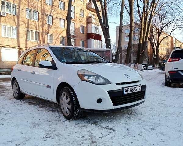 Білий Рено Кліо, об'ємом двигуна 1.46 л та пробігом 205 тис. км за 5800 $, фото 11 на Automoto.ua