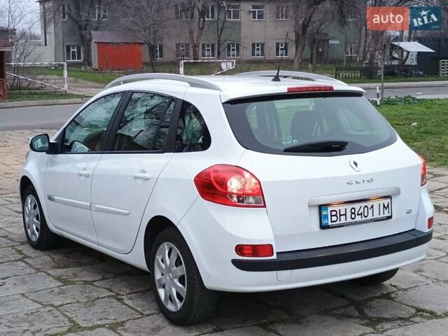 Белый Рено Клио, объемом двигателя 1.5 л и пробегом 141 тыс. км за 6999 $, фото 2 на Automoto.ua