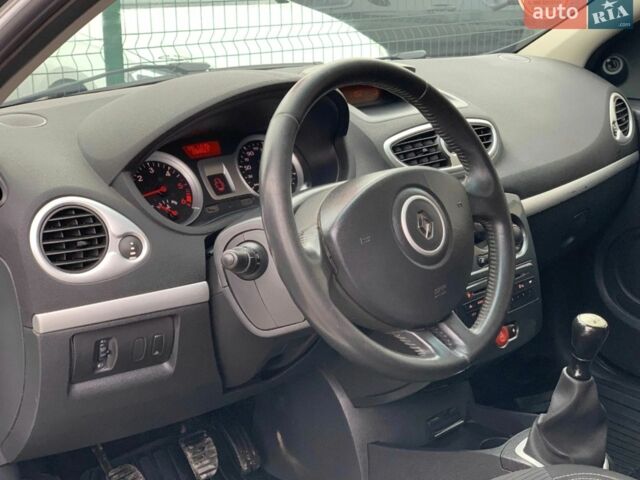 Білий Рено Кліо, об'ємом двигуна 1.6 л та пробігом 290 тис. км за 5400 $, фото 5 на Automoto.ua