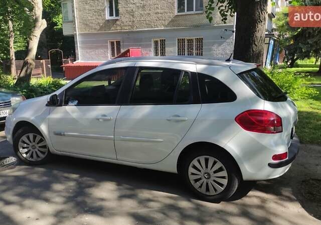 Белый Рено Клио, объемом двигателя 1.5 л и пробегом 185 тыс. км за 5600 $, фото 3 на Automoto.ua