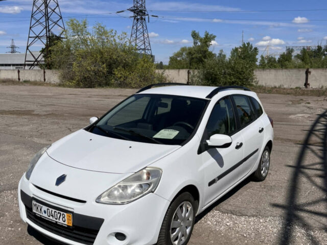Белый Рено Клио, объемом двигателя 1.2 л и пробегом 150 тыс. км за 6699 $, фото 1 на Automoto.ua