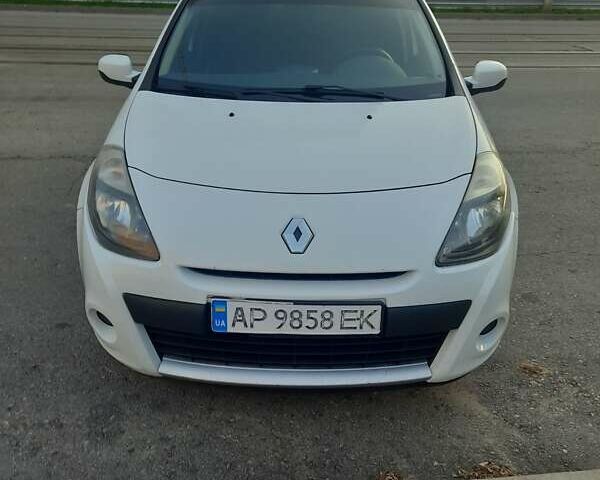 Белый Рено Клио, объемом двигателя 1.5 л и пробегом 299 тыс. км за 4800 $, фото 11 на Automoto.ua