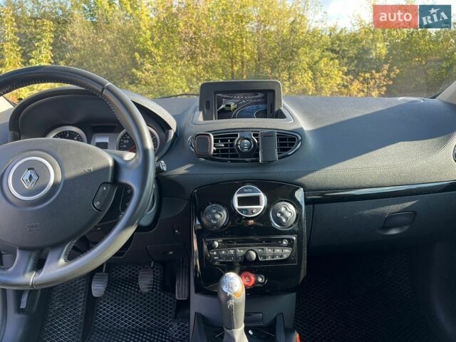 Білий Рено Кліо, об'ємом двигуна 1.46 л та пробігом 246 тис. км за 5200 $, фото 13 на Automoto.ua