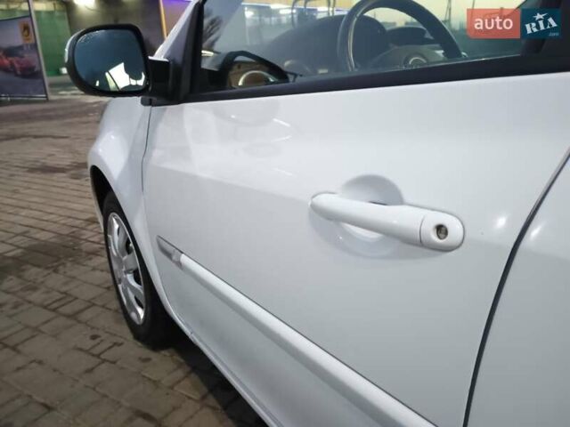 Белый Рено Клио, объемом двигателя 1.5 л и пробегом 111 тыс. км за 6999 $, фото 8 на Automoto.ua