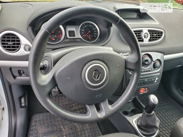 Белый Рено Клио, объемом двигателя 1.46 л и пробегом 148 тыс. км за 6500 $, фото 10 на Automoto.ua