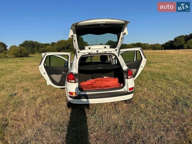 Белый Рено Клио, объемом двигателя 1.46 л и пробегом 222 тыс. км за 6000 $, фото 2 на Automoto.ua