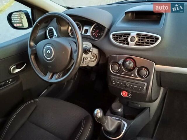 Белый Рено Клио, объемом двигателя 1.5 л и пробегом 111 тыс. км за 6999 $, фото 13 на Automoto.ua