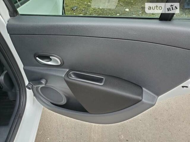 Белый Рено Клио, объемом двигателя 1.46 л и пробегом 148 тыс. км за 6500 $, фото 14 на Automoto.ua