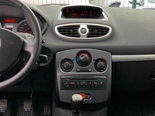 Білий Рено Кліо, об'ємом двигуна 1.5 л та пробігом 290 тис. км за 5500 $, фото 9 на Automoto.ua