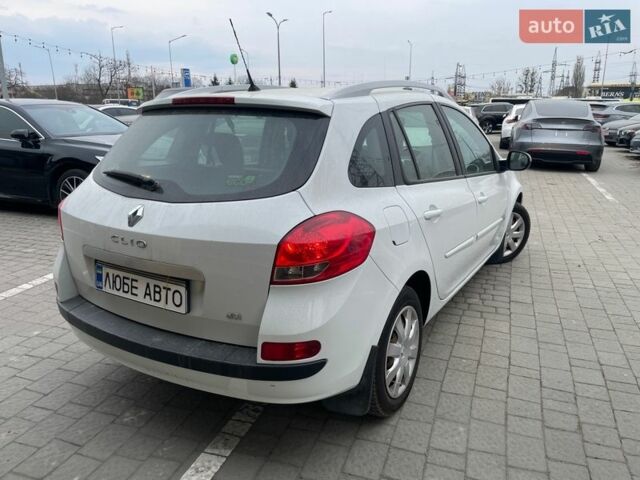 Белый Рено Клио, объемом двигателя 1.46 л и пробегом 236 тыс. км за 5300 $, фото 2 на Automoto.ua