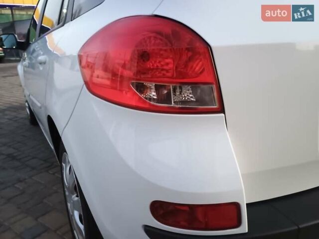 Белый Рено Клио, объемом двигателя 1.5 л и пробегом 111 тыс. км за 6999 $, фото 26 на Automoto.ua