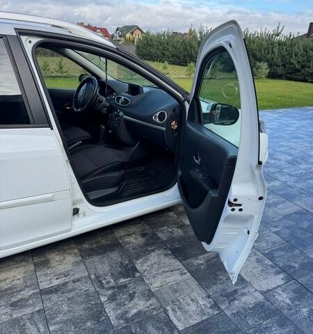 Белый Рено Клио, объемом двигателя 1.6 л и пробегом 231 тыс. км за 8000 $, фото 10 на Automoto.ua