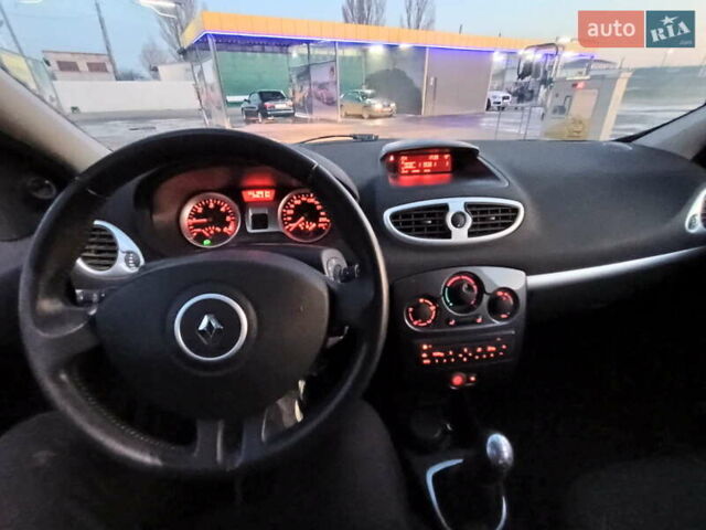 Белый Рено Клио, объемом двигателя 1.5 л и пробегом 111 тыс. км за 6999 $, фото 10 на Automoto.ua