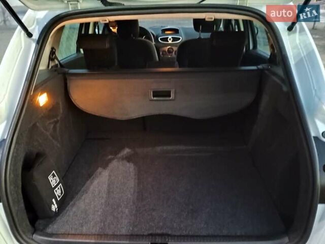 Белый Рено Клио, объемом двигателя 1.5 л и пробегом 111 тыс. км за 6999 $, фото 18 на Automoto.ua