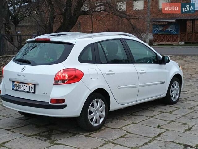 Белый Рено Клио, объемом двигателя 1.5 л и пробегом 141 тыс. км за 6999 $, фото 5 на Automoto.ua