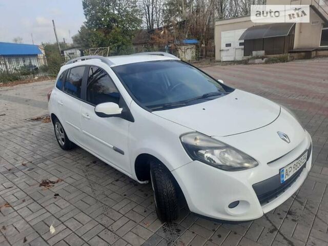 Белый Рено Клио, объемом двигателя 1.5 л и пробегом 299 тыс. км за 4800 $, фото 8 на Automoto.ua
