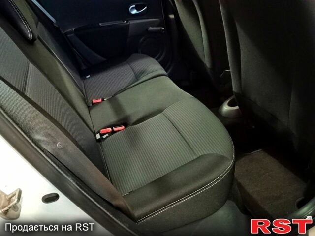 Белый Рено Клио, объемом двигателя 1.5 л и пробегом 1110 тыс. км за 6999 $, фото 9 на Automoto.ua