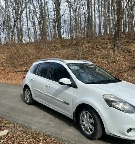 Білий Рено Кліо, об'ємом двигуна 1.6 л та пробігом 244 тис. км за 6500 $, фото 2 на Automoto.ua