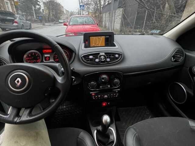 Белый Рено Клио, объемом двигателя 1.5 л и пробегом 370 тыс. км за 2900 $, фото 6 на Automoto.ua