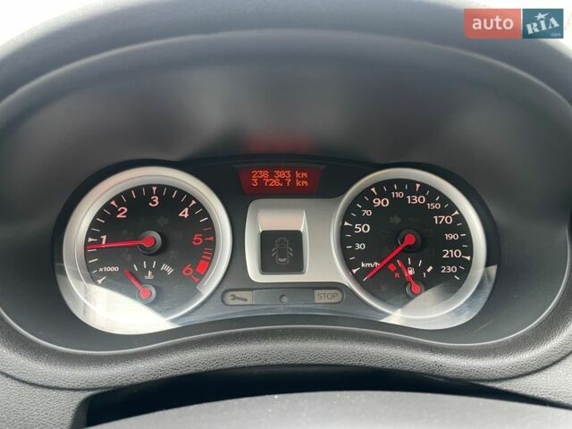 Белый Рено Клио, объемом двигателя 1.46 л и пробегом 236 тыс. км за 5300 $, фото 7 на Automoto.ua