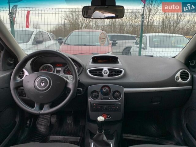 Білий Рено Кліо, об'ємом двигуна 1.6 л та пробігом 290 тис. км за 5400 $, фото 6 на Automoto.ua