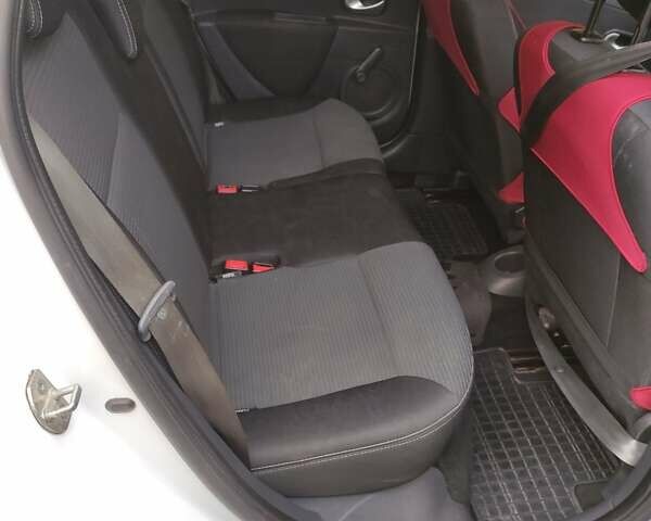 Белый Рено Клио, объемом двигателя 1.5 л и пробегом 185 тыс. км за 5600 $, фото 10 на Automoto.ua