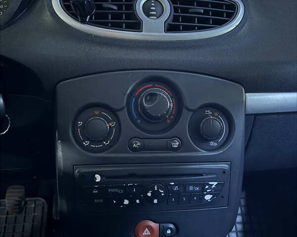 Білий Рено Кліо, об'ємом двигуна 1.5 л та пробігом 304 тис. км за 4299 $, фото 8 на Automoto.ua