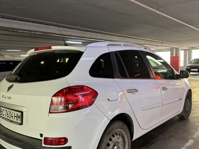 Белый Рено Клио, объемом двигателя 1.5 л и пробегом 306 тыс. км за 4200 $, фото 2 на Automoto.ua