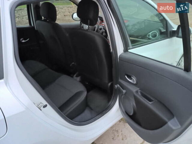 Белый Рено Клио, объемом двигателя 1.5 л и пробегом 111 тыс. км за 6999 $, фото 15 на Automoto.ua