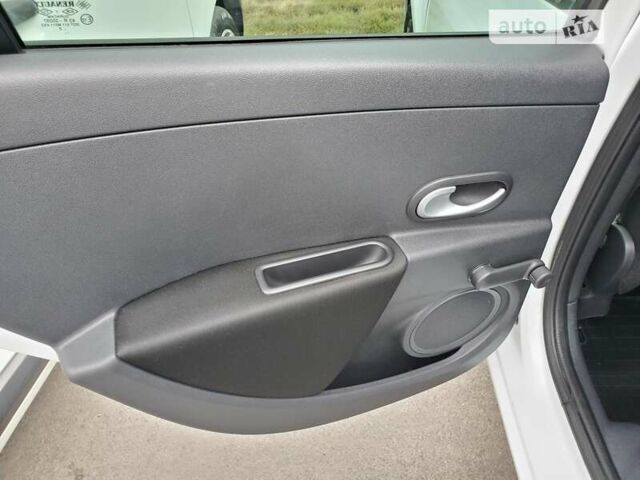 Белый Рено Клио, объемом двигателя 1.46 л и пробегом 148 тыс. км за 6500 $, фото 18 на Automoto.ua