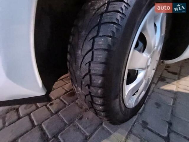 Белый Рено Клио, объемом двигателя 1.5 л и пробегом 141 тыс. км за 6999 $, фото 7 на Automoto.ua