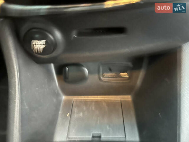 Белый Рено Клио, объемом двигателя 1.5 л и пробегом 260 тыс. км за 7550 $, фото 36 на Automoto.ua