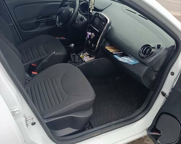 Белый Рено Клио, объемом двигателя 1.5 л и пробегом 237 тыс. км за 7500 $, фото 7 на Automoto.ua