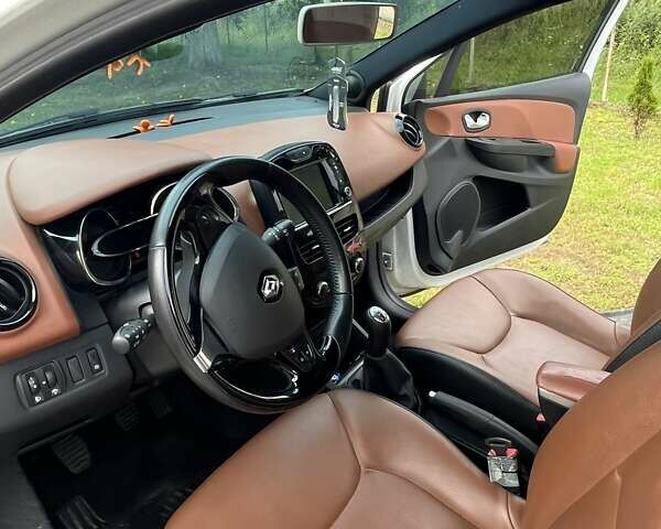 Белый Рено Клио, объемом двигателя 1.5 л и пробегом 280 тыс. км за 7700 $, фото 15 на Automoto.ua