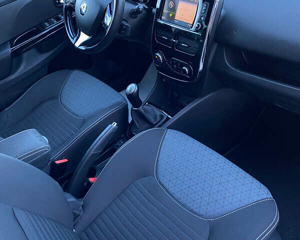 Белый Рено Клио, объемом двигателя 1.5 л и пробегом 260 тыс. км за 7750 $, фото 6 на Automoto.ua