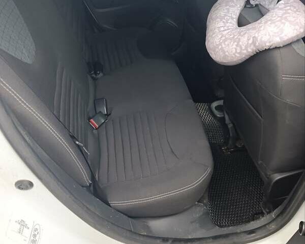 Белый Рено Клио, объемом двигателя 1.5 л и пробегом 237 тыс. км за 7500 $, фото 10 на Automoto.ua