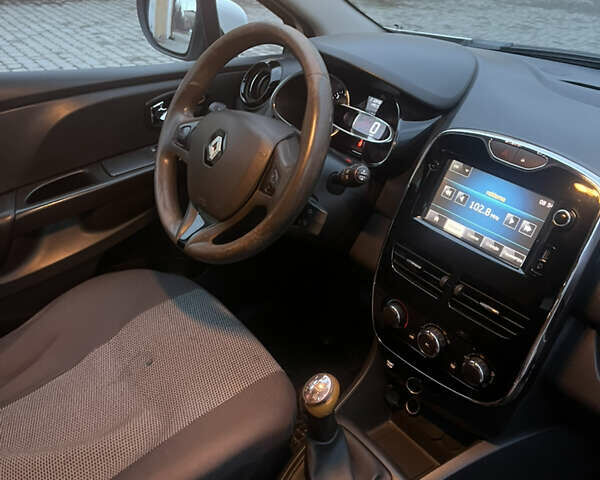 Белый Рено Клио, объемом двигателя 1.46 л и пробегом 228 тыс. км за 6300 $, фото 13 на Automoto.ua